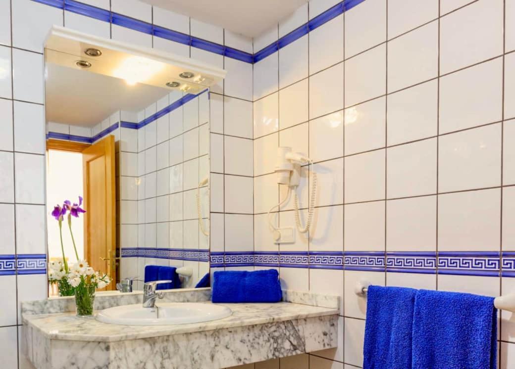 Apartamentos Sa Varadero 3S Con Vista Mare Laterale Es Pujols Ngoại thất bức ảnh