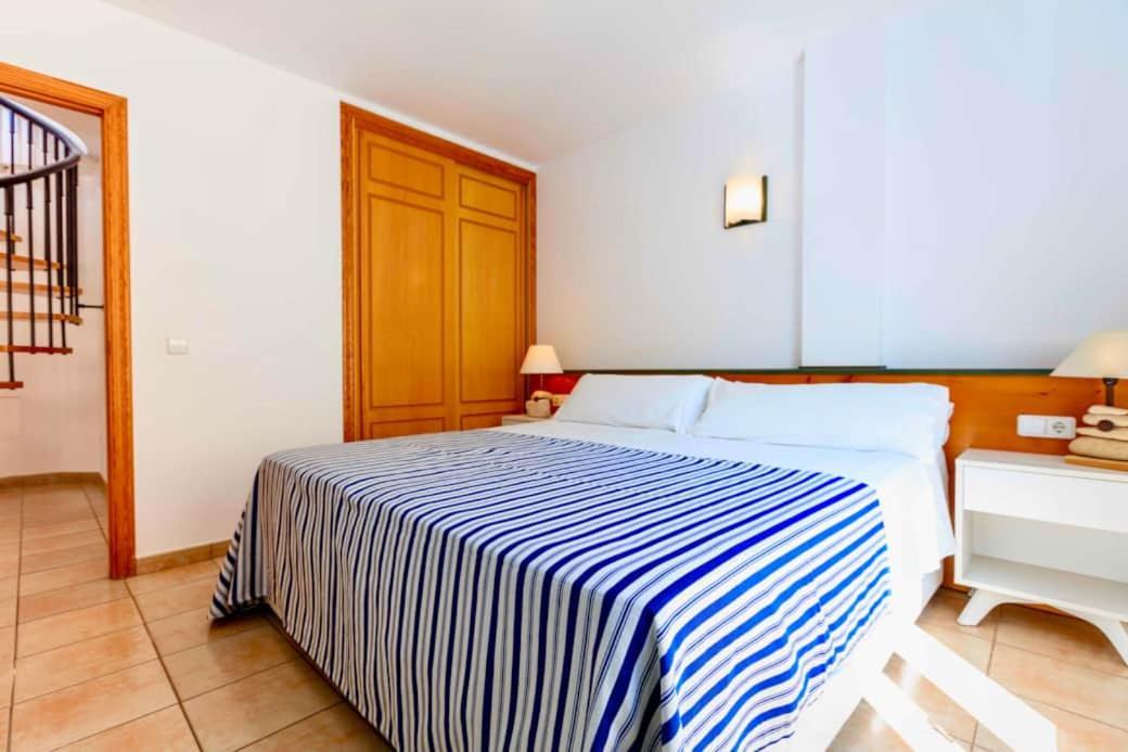 Apartamentos Sa Varadero 3S Con Vista Mare Laterale Es Pujols Ngoại thất bức ảnh